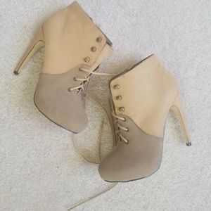 Michael Antonio Tan Lace Up Booties Sz6